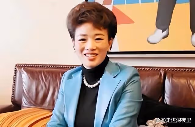 溫州女富豪胡潔：前夫貪污入獄16年，二婚嫁周立波，送百萬保時捷