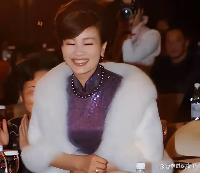 溫州女富豪胡潔：前夫貪污入獄16年，二婚嫁周立波，送百萬保時捷