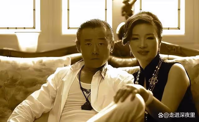 溫州女富豪胡潔：前夫貪污入獄16年，二婚嫁周立波，送百萬保時捷