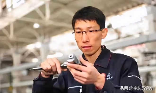 遼寧小伙因身懷絕技，被授予國家工程師，美國來搶人，他如何選擇