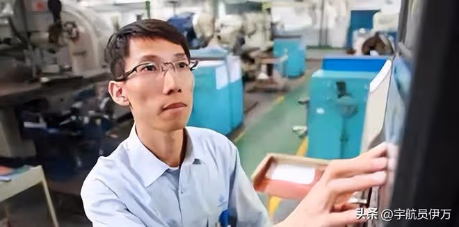 遼寧小伙因身懷絕技，被授予國家工程師，美國來搶人，他如何選擇