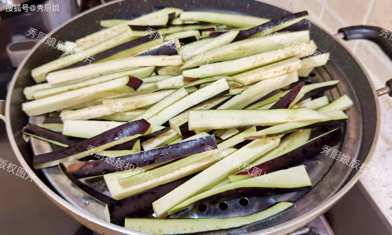 入伏吃餃子，韭菜茴香靠邊站，用這菜做餡，鮮美多汁，營養又解饞