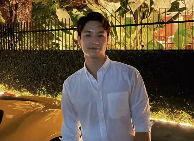 TVB兩大力捧小生在街上打赤膊,穿肉色內褲拍戲,引超百人圍觀