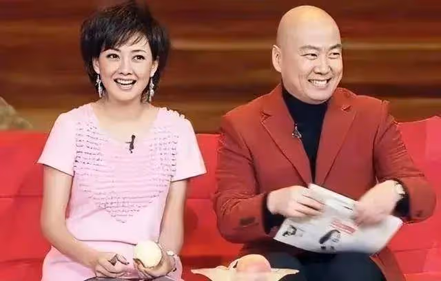 52歲牛莉現身新疆遊玩,美顏強大好似少女,和網友偶遇生圖差距大