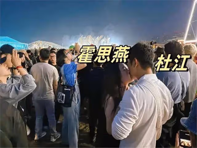 霍思燕一家4口同框,夫妻倆當眾接吻好恩愛,8歲女兒正面好英氣