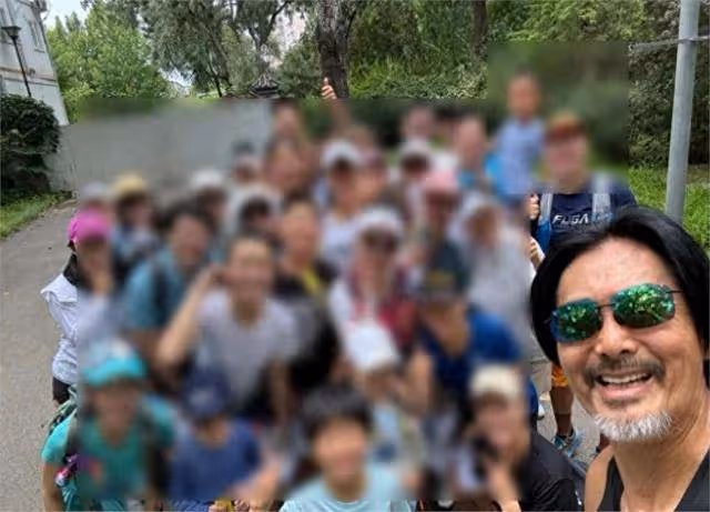 69歲周潤發晨跑被偶遇！手臂長滿小肉球，目擊者說本人又高又壯