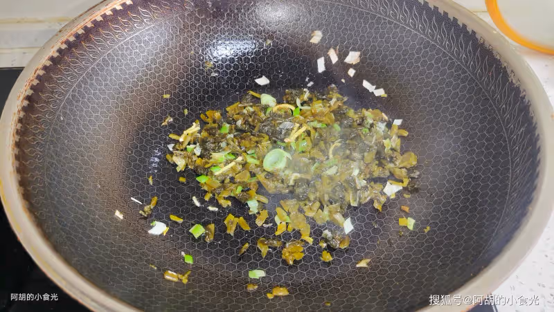 夏天吃魚不如吃它,一碗全是高蛋白!咕嘟嘟一鍋燜,鮮軟滑嫩都有、還有好胃口