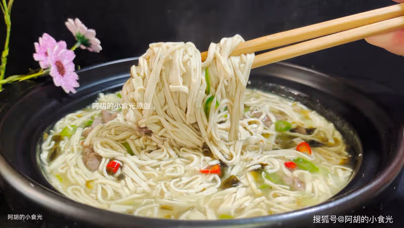 夏天吃魚不如吃它,一碗全是高蛋白!咕嘟嘟一鍋燜,鮮軟滑嫩都有、還有好胃口