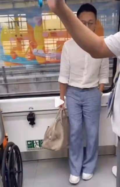 汪小菲怒斥偷拍者,時隔3個月更新微博動態,正面維護妻子小梅
