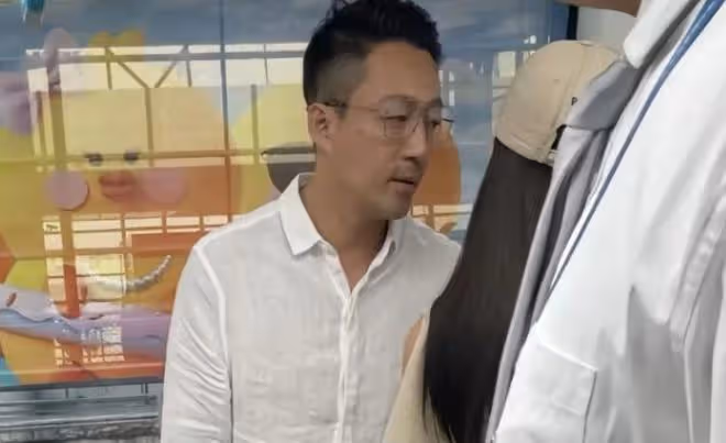 汪小菲怒斥偷拍者,時隔3個月更新微博動態,正面維護妻子小梅