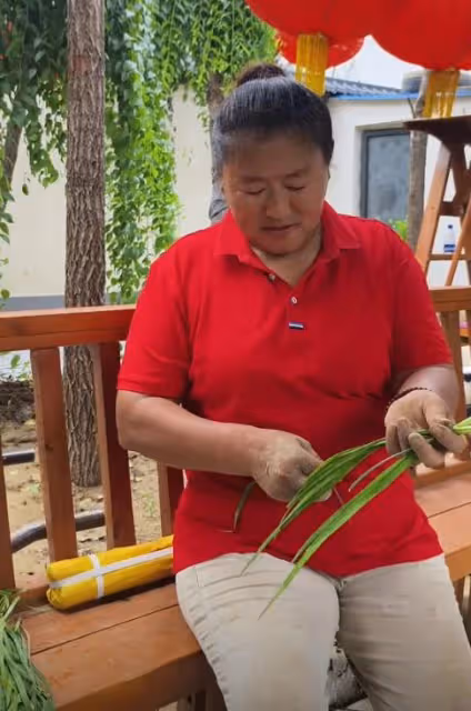 兒媳婦回城裡,大衣哥大衣嫂輕鬆了,夫妻做飯也變得簡單很多