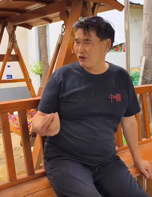 兒媳婦回城裡,大衣哥大衣嫂輕鬆了,夫妻做飯也變得簡單很多
