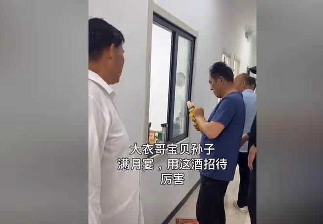 兒媳婦回城裡,大衣哥大衣嫂輕鬆了,夫妻做飯也變得簡單很多