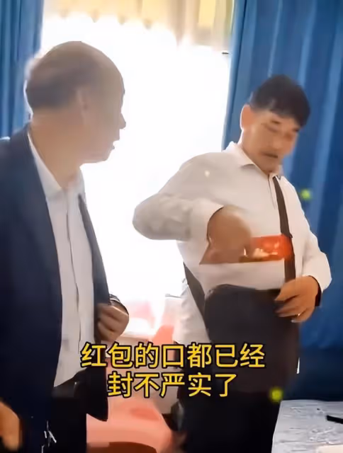 兒媳婦回城裡,大衣哥大衣嫂輕鬆了,夫妻做飯也變得簡單很多