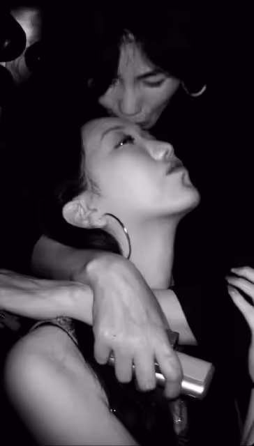 這是李嫣,18歲像小版的李亞鵬,但氣質仍舊很「王菲」