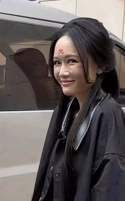 48歲林心如和45歲陳喬恩,自然老去的人果然更耐看