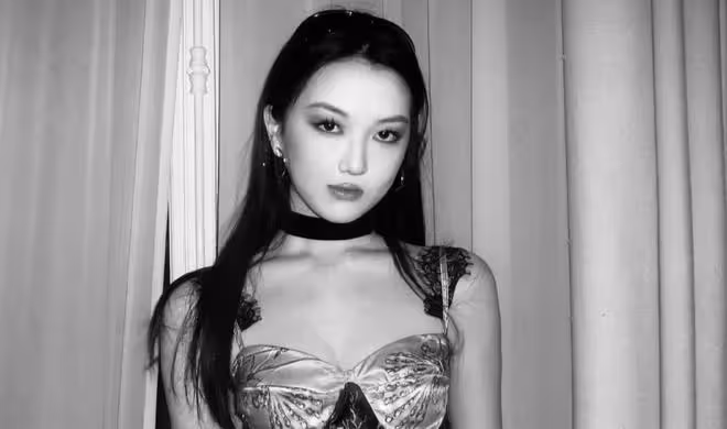 18歲李嫣曬辣妹穿搭,氣質冷艷越來越像王菲,嘴唇零瑕疵愈髮漂亮