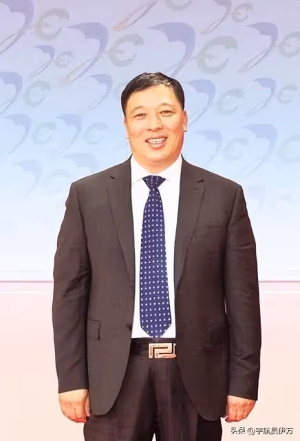 江蘇小伙23歲白手起家，靠抓住2次風口25年賺1050億，他發現了啥
