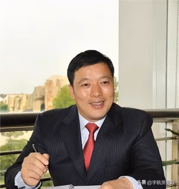 江蘇小伙23歲白手起家，靠抓住2次風口25年賺1050億，他發現了啥