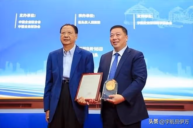 江蘇小伙23歲白手起家，靠抓住2次風口25年賺1050億，他發現了啥