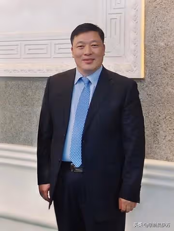 江蘇小伙23歲白手起家，靠抓住2次風口25年賺1050億，他發現了啥