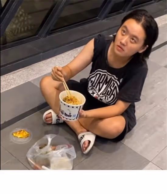 揪心！「爺孫戀」林靖恩近況堪憂，餓到沒飯吃，頭髮稀鬆如流浪漢