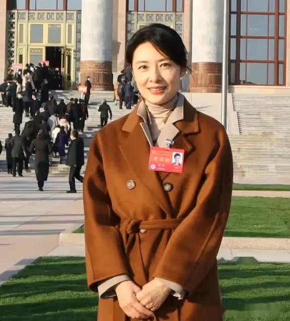 周濤晉升保利董事長,與董卿合體引回憶殺,全能女神再登事業高峰