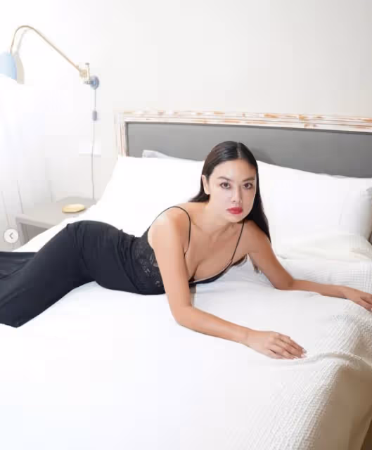 43歲天王前妻大曬蜜桃腿！離婚兩次享受單身！曾被罵厚唇像豬腸