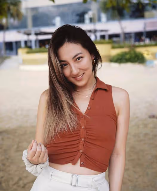 24歲佳麗選港姐涉嫌違規?廣東江門現巨型海報,稱投票送海鮮