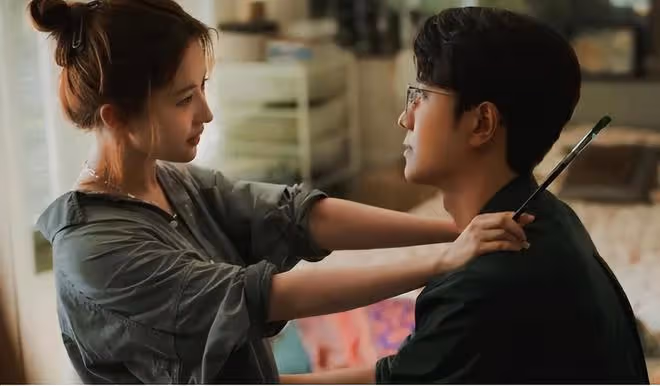 《赤熱》來襲,本是衝著黃曉明去的,我卻被身高168的女三驚艷了