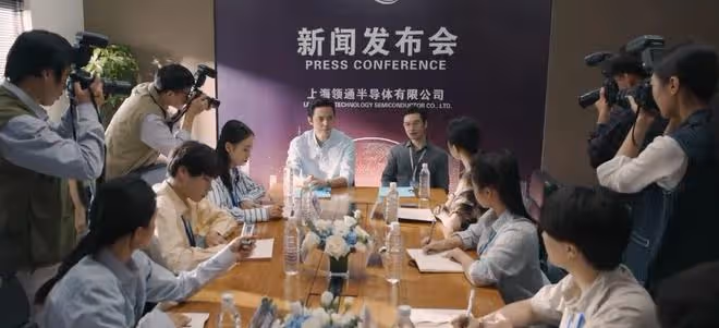 《赤熱》來襲,本是衝著黃曉明去的,我卻被身高168的女三驚艷了