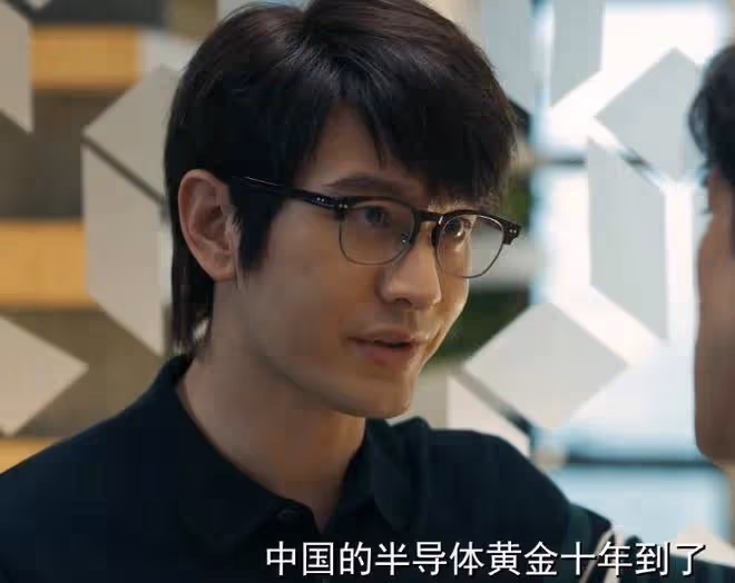 《赤熱》來襲,本是衝著黃曉明去的,我卻被身高168的女三驚艷了