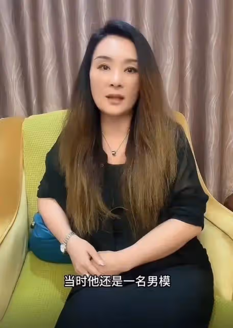 富婆喬姐再曝「狂飆兄弟」新料,稱自己已無法生育,淚灑直播間