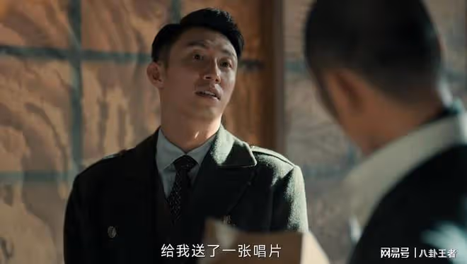 對得起以前戰士嗎?辛芷蕾黃景瑜抗日劇變矯情!塗髮膠抹口紅喝紅酒
