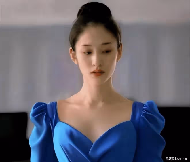 難怪迷倒能黑老大!李小冉14歲長得像外國洋娃娃,學生照顏值逆天