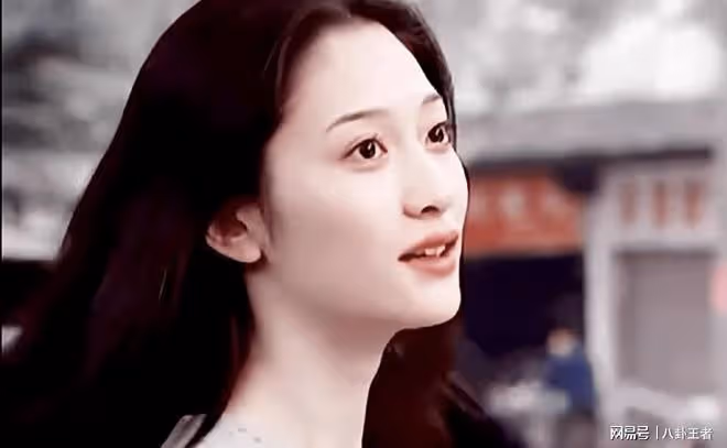 難怪迷倒能黑老大!李小冉14歲長得像外國洋娃娃,學生照顏值逆天