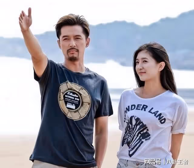 胡歌被騙了?黃曦寧翻車,白富美是假,高學歷是假,知情人曝結婚真相