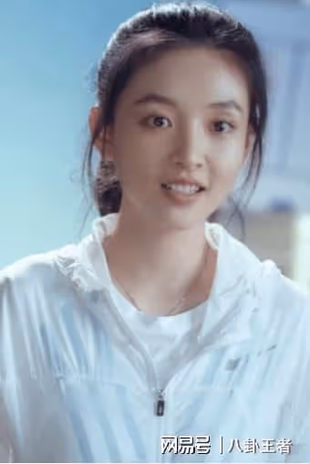 吳倩生活落魄!離婚2年一人賺錢養女兒,一頓飯花百元吃剩的還打包