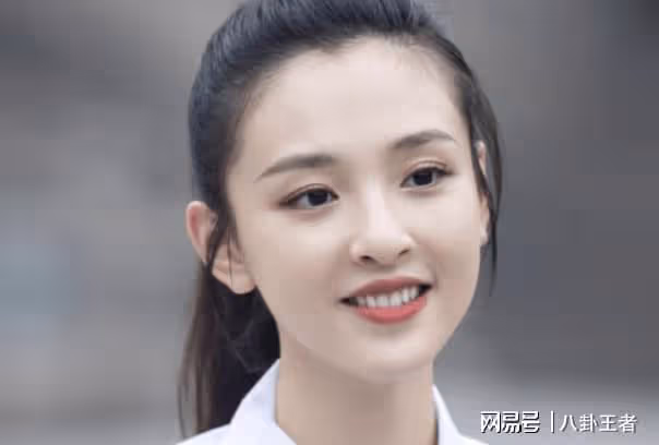 吳倩生活落魄!離婚2年一人賺錢養女兒,一頓飯花百元吃剩的還打包
