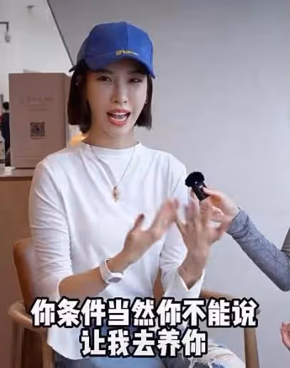 被「趕出」賭王家的平民兒媳,月入40萬年花百萬養女,拒找富二代