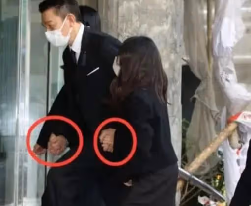 劉德華12歲獨生女露面，大眼睛像媽媽，或能繼承數億身家