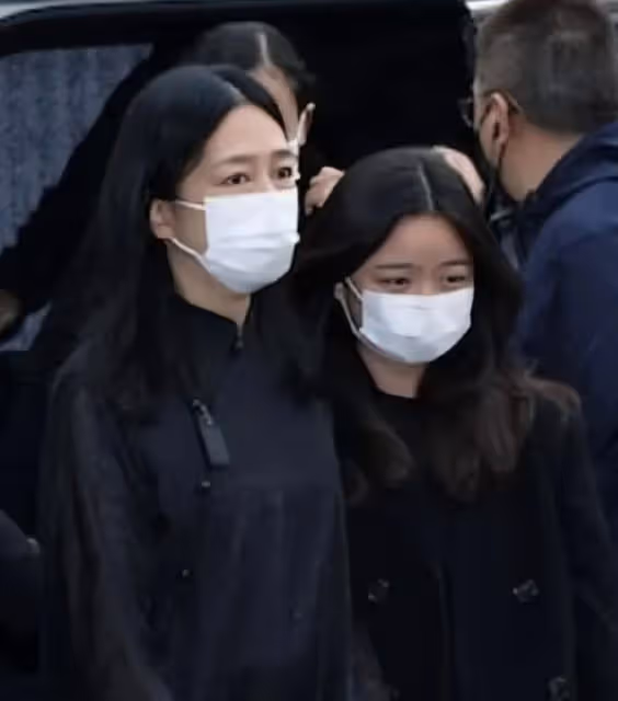 劉德華12歲獨生女露面，大眼睛像媽媽，或能繼承數億身家