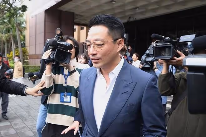 汪小菲機場被偷拍，形象大跌憤怒發聲，隱私保護引關注