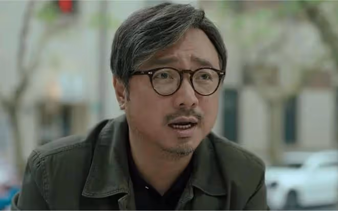 徐崢攜女散步罕見同框，星二代徐小寶展現別樣風采，引發熱議