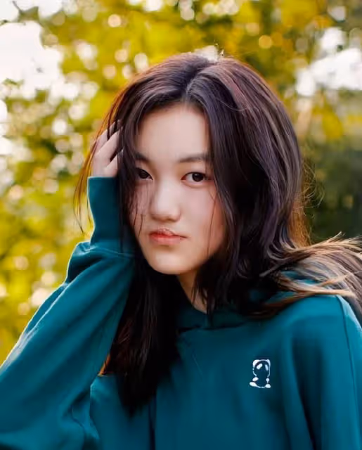 李嫣驚艷網友，18歲酷似王菲，星二代氣場全開引關注