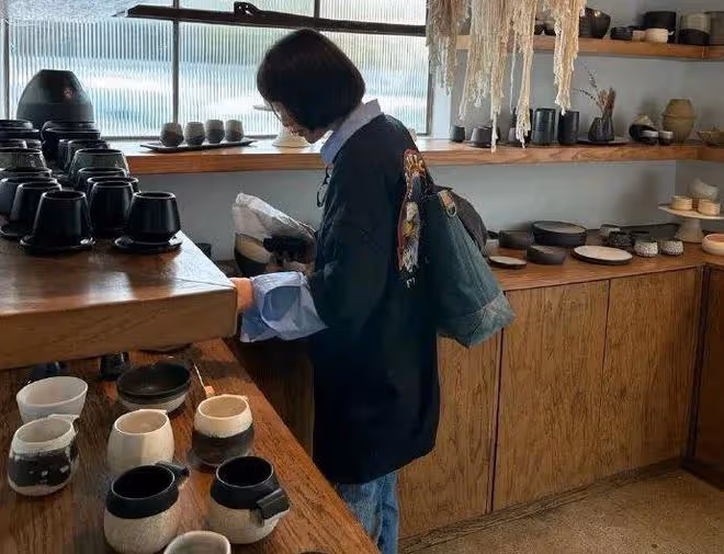 從《黑暗榮耀》一炮而爆紅，又因校暴被抵制，她將復出？