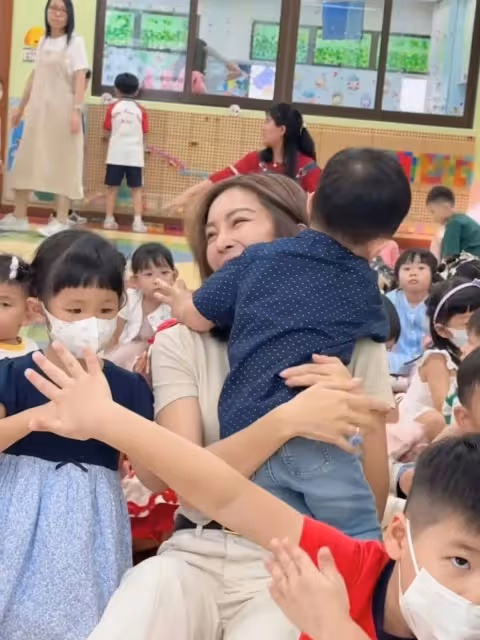 90後TVB花旦回母校幼兒園超受歡迎!與男友同居多年無意結婚
