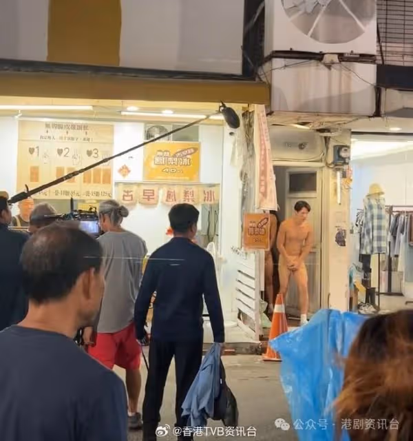 TVB當紅街頭「裸跑」被追打?逾百人圍觀瘋狂打卡嗌養眼