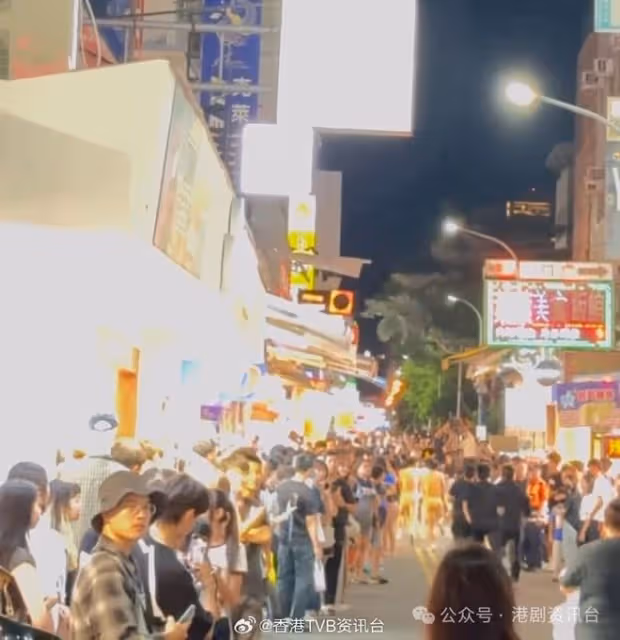 TVB當紅街頭「裸跑」被追打?逾百人圍觀瘋狂打卡嗌養眼