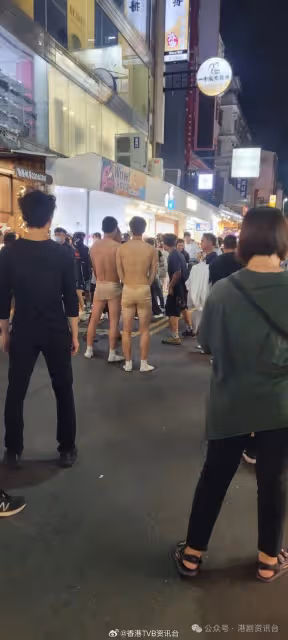 TVB當紅街頭「裸跑」被追打?逾百人圍觀瘋狂打卡嗌養眼